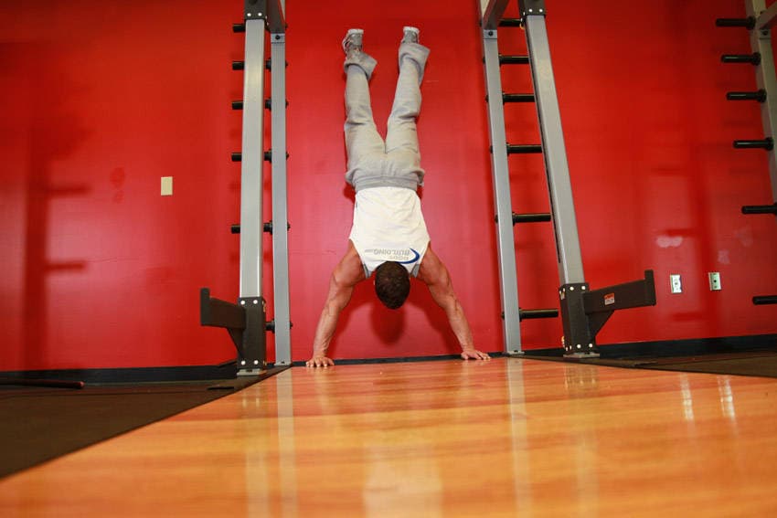 Handstand push-up, position 1